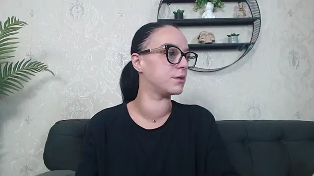 Snapshot of IzabelllNoir chatting on November 14, 2025, 7:56 am IzabelllNoir online show from November 14, 2025, 7:56 am