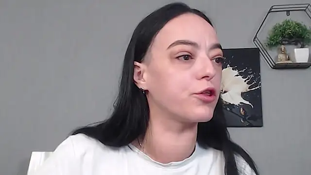 IzabelllNoir online show from March 16, 2026, 5:04 am