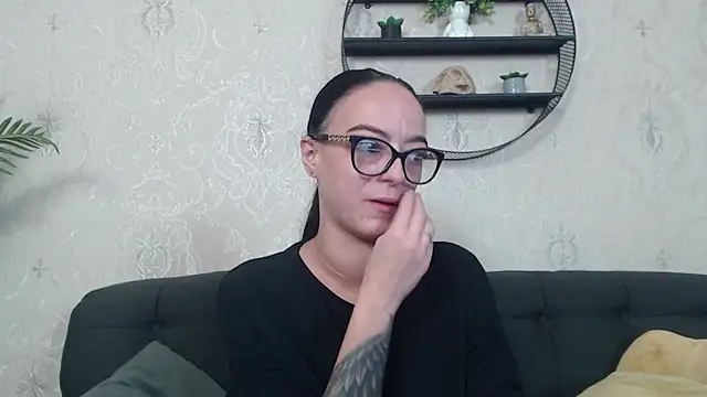 Snapshot of IzabelllNoir chatting on November 25, 2025, 8:36 am IzabelllNoir online show from November 25, 2025, 8:36 am