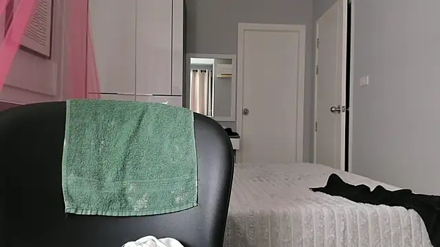 Jap amelle online show from October 18, 2025, 12:01 am