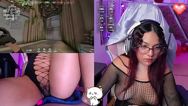 Snapshot of PetiteSophie_ chatting on February 18, 2025, 4:14 pm PetiteSophie online show from February 18, 2025, 4:14 pm