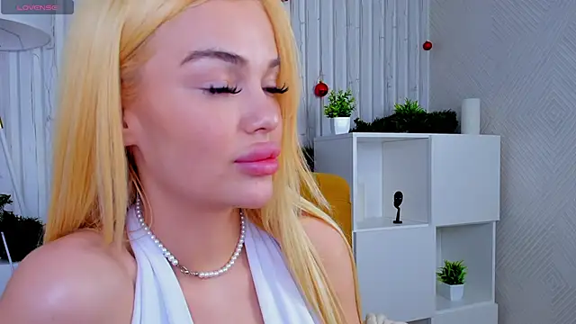 Snapshot of Angel_Sapphire_ chatting on January 18, 2025, 3:05 pm Angel Sapphire online show from January 18, 2025, 3:05 pm