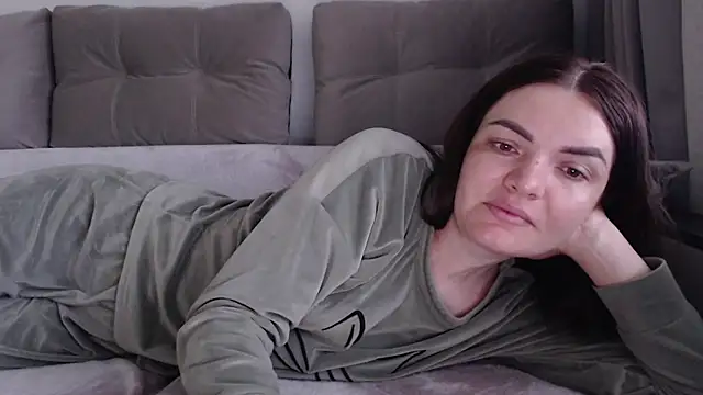  JustmeHere  online show from April 3, 2026, 5:47 am