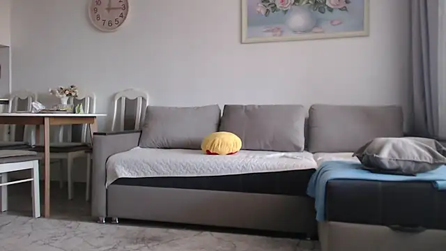  JustmeHere  online show from March 4, 2026, 10:12 am