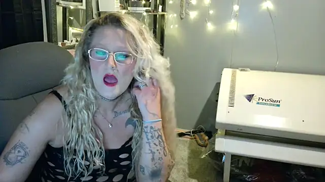 Lisalovely6981 online show from January 2, 2025, 9:43 am