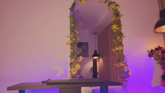 sofiesoft online show from October 17, 2025, 1:46 pm