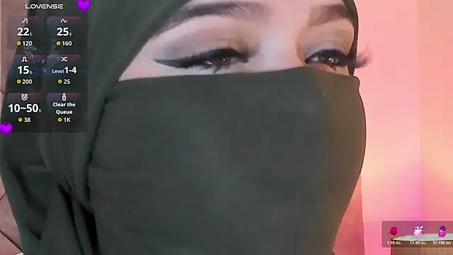 anna-henao online show from November 12, 2025, 7:40 pm