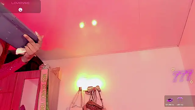 naomy  xx online show from June 11, 2026, 3:14 am