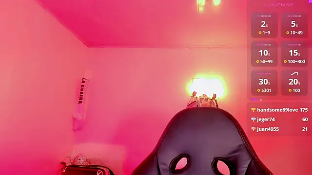 Snapshot of naomy__xx chatting on February 24, 2026, 3:18 am naomy xx online show from February 24, 2026, 3:18 am