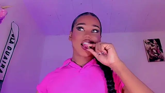 naomy  xx online show from October 18, 2025, 2:57 am