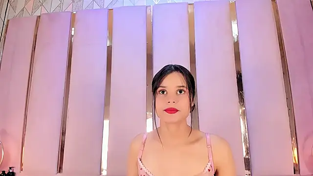 Valerywatson  online show from February 4, 2025, 2:21 pm