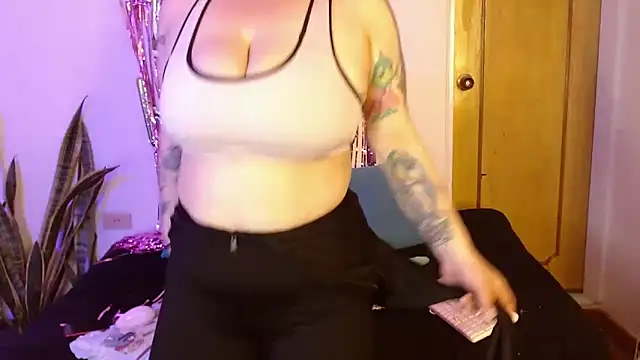 Snapshot of kittycatw chatting on October 15, 2025, 5:32 pm kittycatw online show from October 15, 2025, 5:32 pm