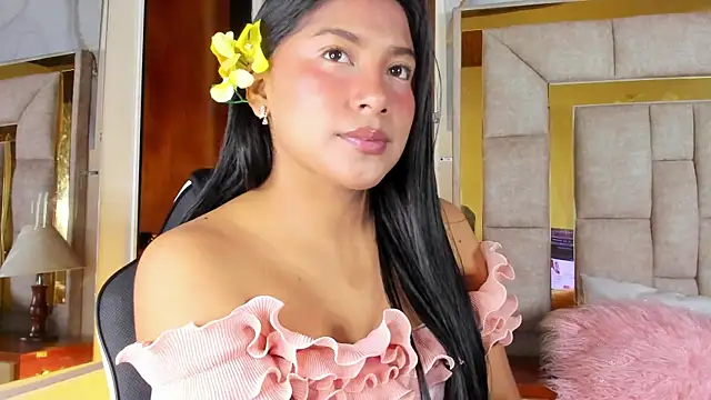 LinnaGardenia online show from April 17, 2026, 1:58 pm