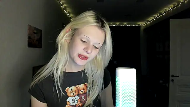 sashakiss99 online show from October 24, 2025, 1:37 am