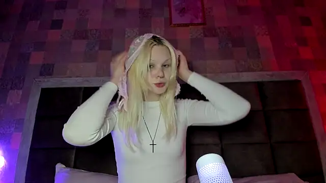 sashakiss99 online show from September 30, 2025, 5:08 pm