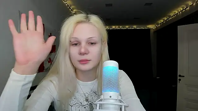 sashakiss99 online show from March 1, 2025, 3:05 pm