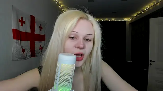 sashakiss99 online show from February 28, 2025, 5:59 pm