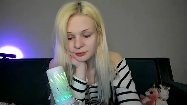 sashakiss99 online show from March 6, 2025, 5:22 pm