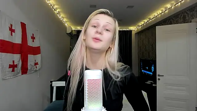 sashakiss99 online show from January 14, 2025, 9:41 pm