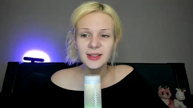 sashakiss99 online show from March 5, 2025, 8:32 pm