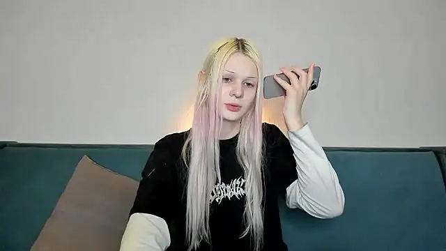 sashakiss99 online show from December 1, 2024, 9:53 pm