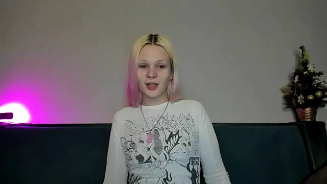 sashakiss99 online show from December 9, 2024, 7:18 pm