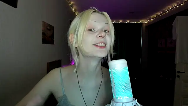 sashakiss99 online show from October 1, 2025, 12:31 pm