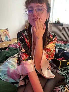 Snapshot of _foxygirl_ chatting on October 21, 2025, 10:58 am foxygirl online show from October 21, 2025, 10:58 am