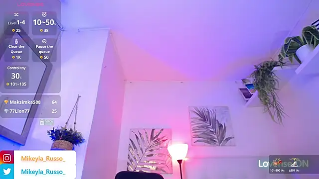 Snapshot of Mikeyla-Russo chatting on January 7, 2025, 12:34 am Mikeyla-Russo online show from January 7, 2025, 12:34 am