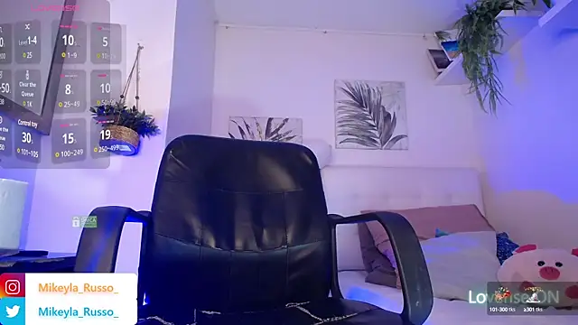 Snapshot of Mikeyla-Russo chatting on January 3, 2025, 9:05 pm Mikeyla-Russo online show from January 3, 2025, 9:05 pm