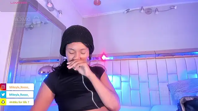 Snapshot of Mikeyla-Russo chatting on September 18, 2025, 7:17 pm Mikeyla-Russo online show from September 18, 2025, 7:17 pm