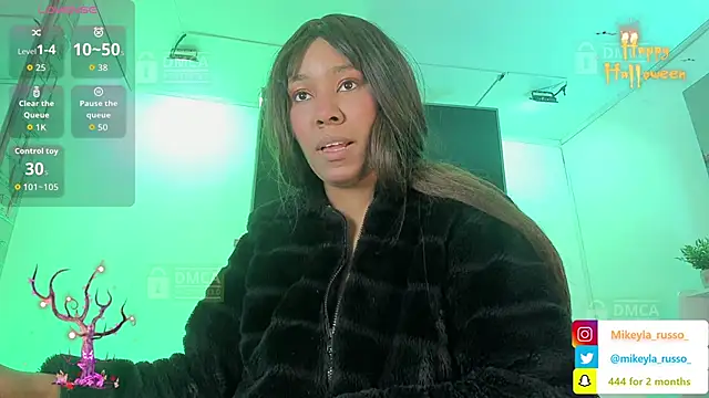 Snapshot of Mikeyla-Russo chatting on October 8, 2025, 7:58 pm Mikeyla-Russo online show from October 8, 2025, 7:58 pm