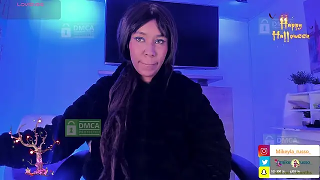 Snapshot of Mikeyla-Russo chatting on October 6, 2025, 9:04 pm Mikeyla-Russo online show from October 6, 2025, 9:04 pm