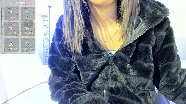 Snapshot of Mikeyla-Russo chatting on February 12, 2025, 9:11 pm Mikeyla-Russo online show from February 12, 2025, 9:11 pm