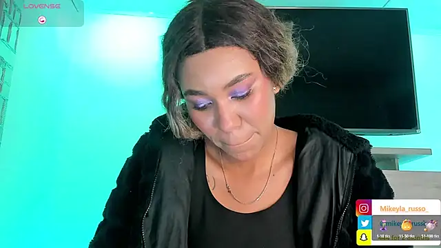 Mikeyla-Russo online show from November 6, 2025, 6:23 pm