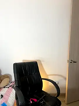 Alanna atm  online show from November 19, 2025, 4:40 pm