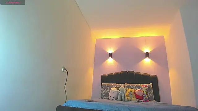 Sofia Clauss  online show from October 20, 2025, 5:09 am