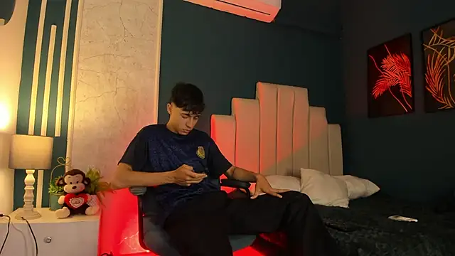 Snapshot of AlessandroDybala chatting on March 20, 2025, 12:11 pm AlessandroDybala online show from March 20, 2025, 12:11 pm