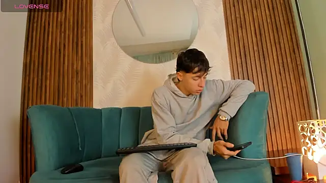 Snapshot of AlessandroDybala chatting on March 22, 2025, 12:14 pm AlessandroDybala online show from March 22, 2025, 12:14 pm
