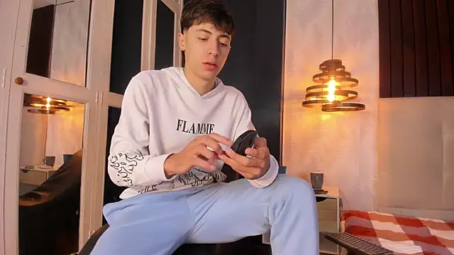 Snapshot of AlessandroDybala chatting on March 2, 2025, 12:25 pm AlessandroDybala online show from March 2, 2025, 12:25 pm