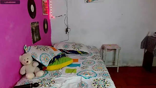 sensitive brunette online show from January 16, 2025, 11:37 pm