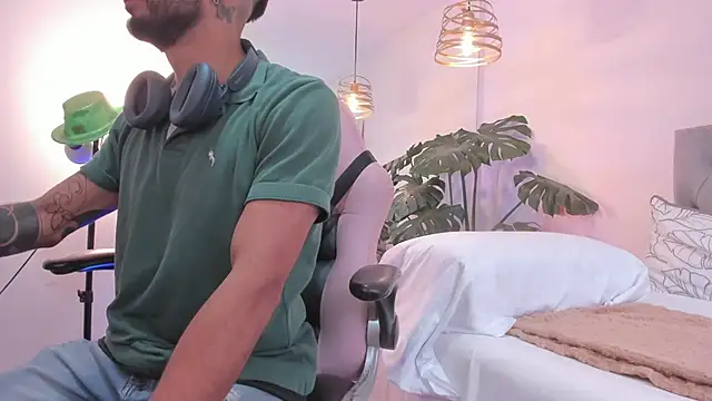 Tom cooper  online show from November 21, 2025, 1:21 pm