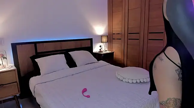 vangie  online show from March 19, 2025, 12:04 am