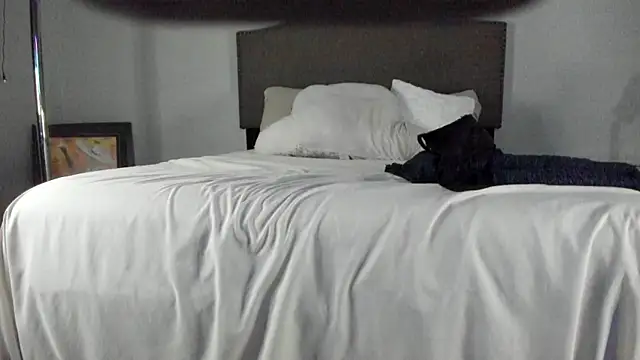 yiauana online show from October 5, 2025, 11:34 am