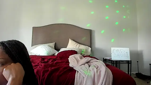 yiauana online show from September 25, 2025, 4:13 pm