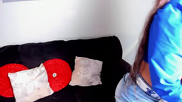 yiauana online show from March 23, 2025, 3:10 am