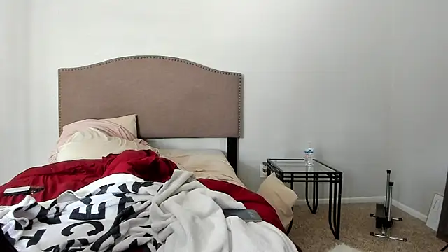 yiauana online show from September 30, 2025, 3:51 pm