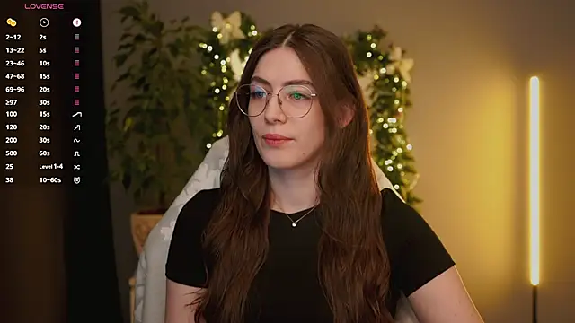 Ester Hill online show from December 19, 2025, 1:53 am