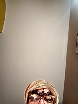 Snapshot of Glika chatting on February 15, 2025, 5:51 am Glika online show from February 15, 2025, 5:51 am