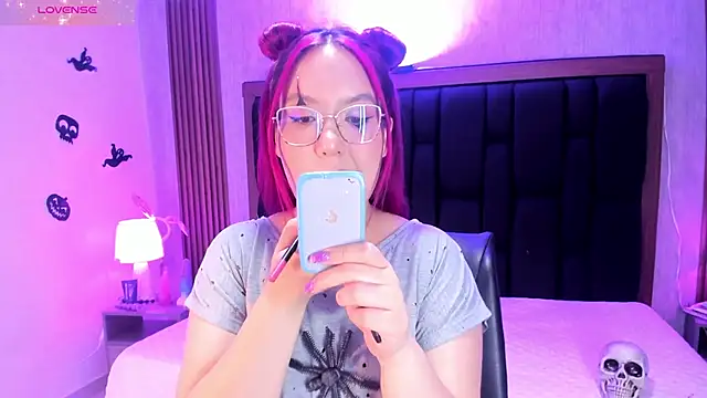 sweet--emily online show from October 30, 2025, 4:11 am